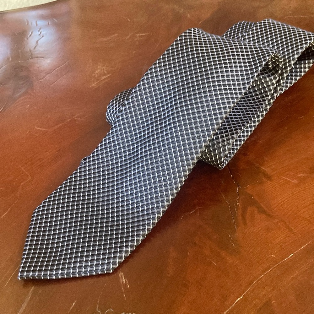 Michael Kors 💯% Silk Black and White Classic Tie